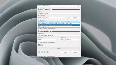 Công cụ Rufus chính thức cho phép người dùng "Bypass" TPM 2.0 và Secure Boot khi tạo USB cài Windows 11