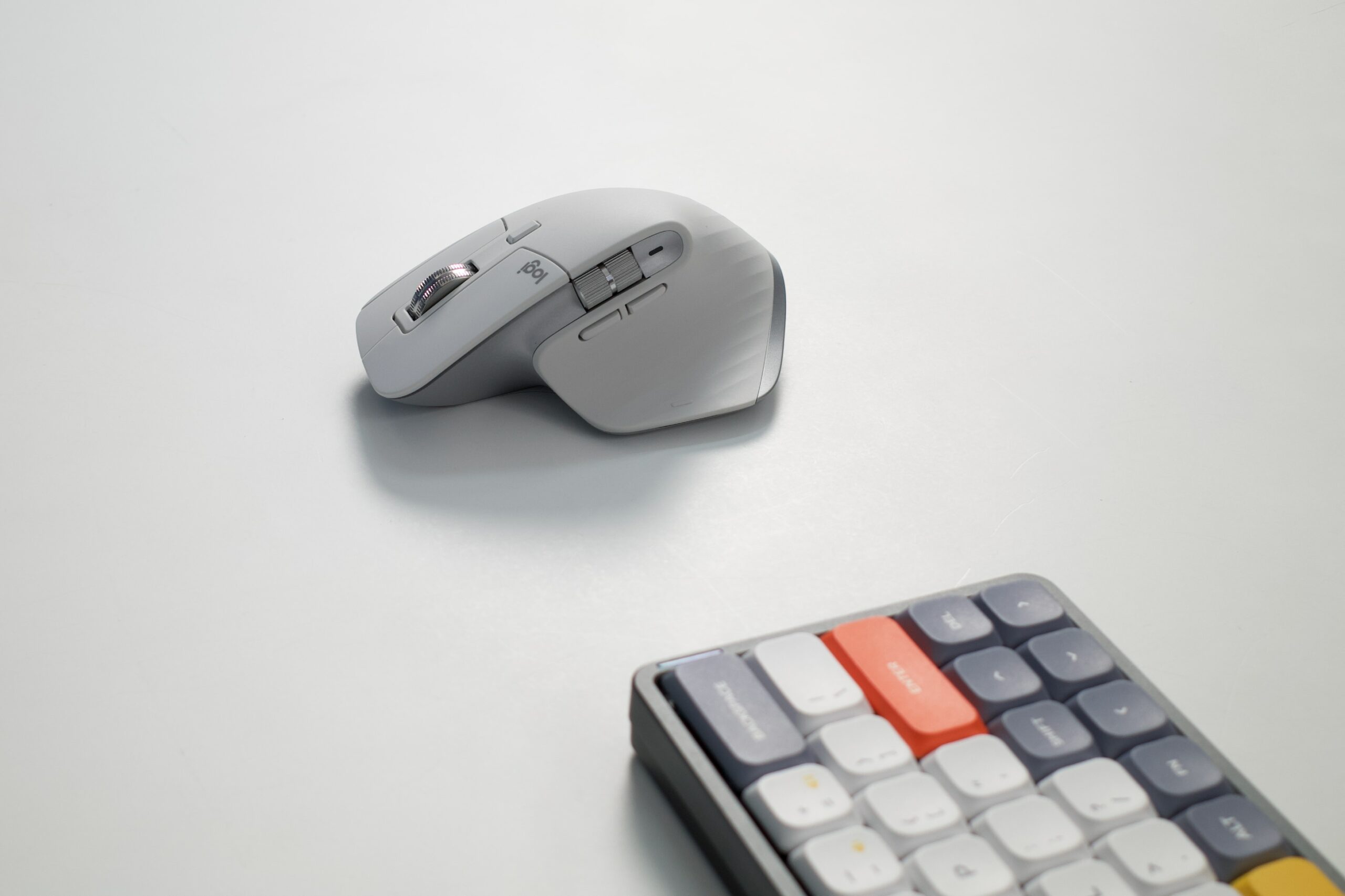 Trên Tay Logitech Mx Master 3S: Màu Trắng Trang Nhã, Nút Bấm Rất Êm, Độ Nhạy Cao Hơn Và Chỉnh Được
