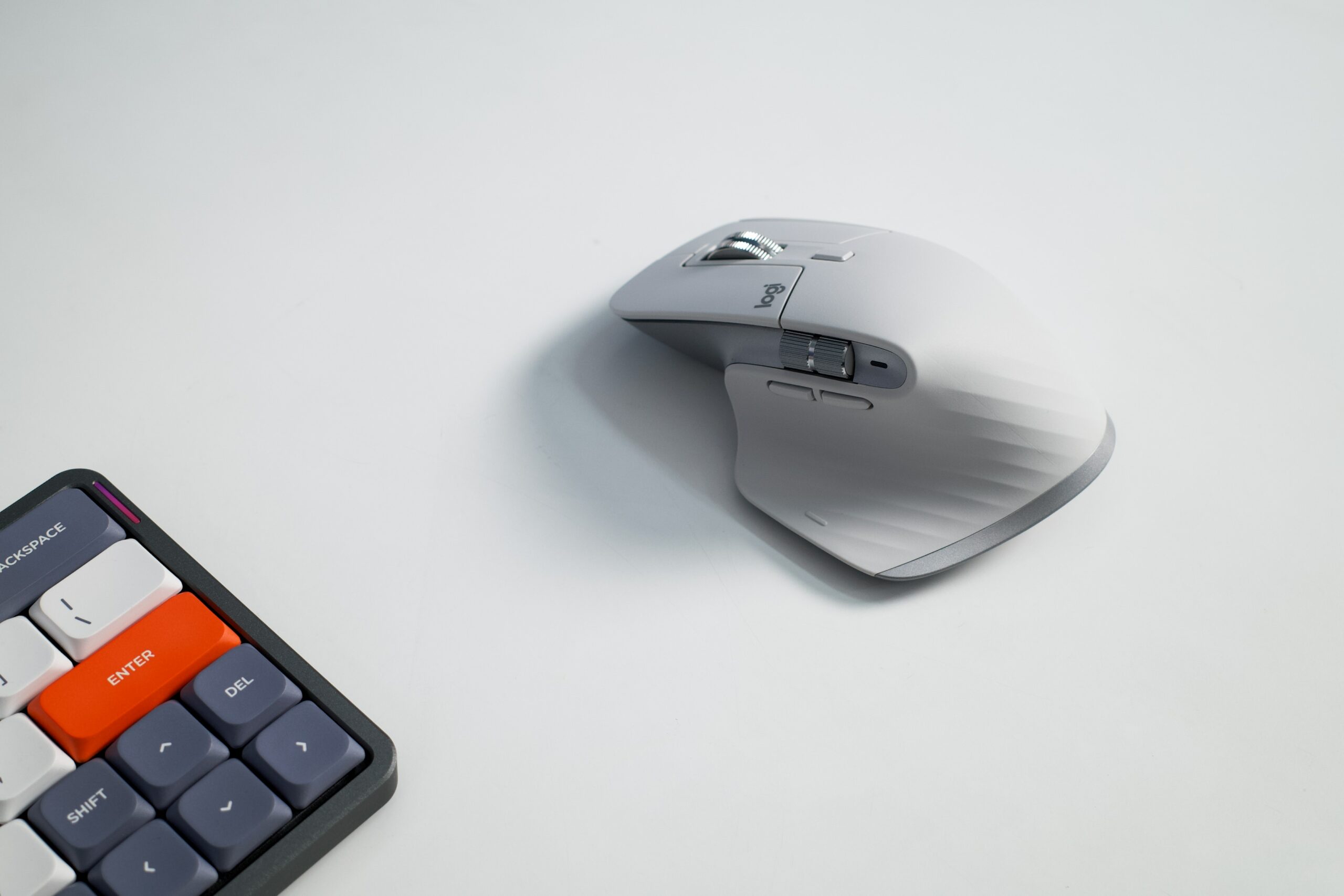 Trên Tay Logitech Mx Master 3S: Màu Trắng Trang Nhã, Nút Bấm Rất Êm, Độ Nhạy Cao Hơn Và Chỉnh Được