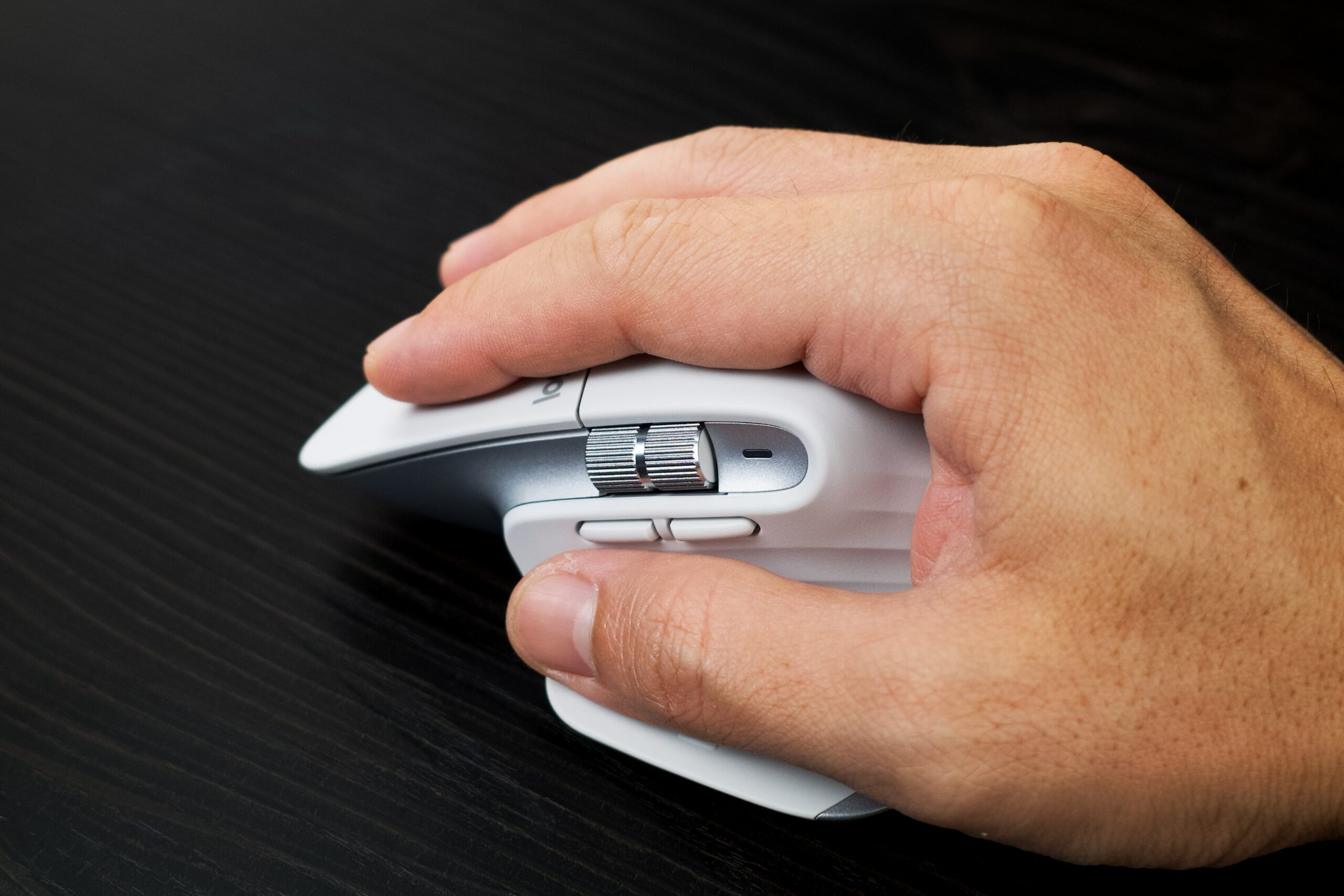 Trên Tay Logitech Mx Master 3S: Màu Trắng Trang Nhã, Nút Bấm Rất Êm, Độ Nhạy Cao Hơn Và Chỉnh Được