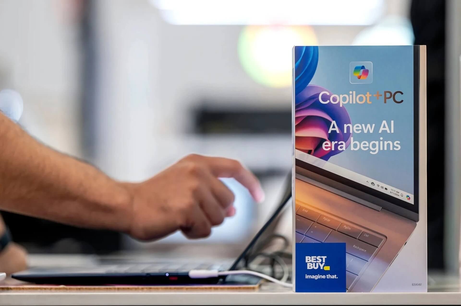Quang Cao Copilot Tren Ban Trai Nghiem May Tinh. Anh Bloomberg Nước Đi Táo Bạo Của Microsoft