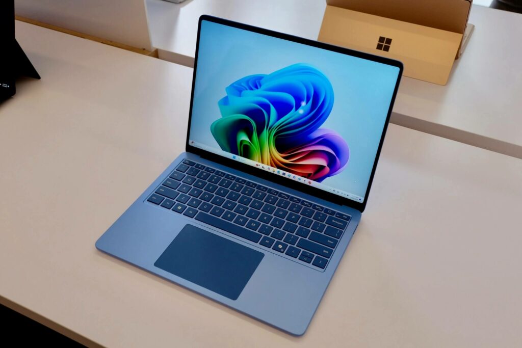 Surface Laptop 7 Dùng Chip Snapdragon Bị Amazon Cảnh Báo 'Sản Phẩm Thường Bị Trả Lại'