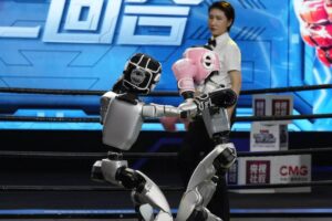 Trung Quốc Tổ Chức Giải Đấu Robot Đá Đối Kháng Đầu Tiên Trên Thế Giới