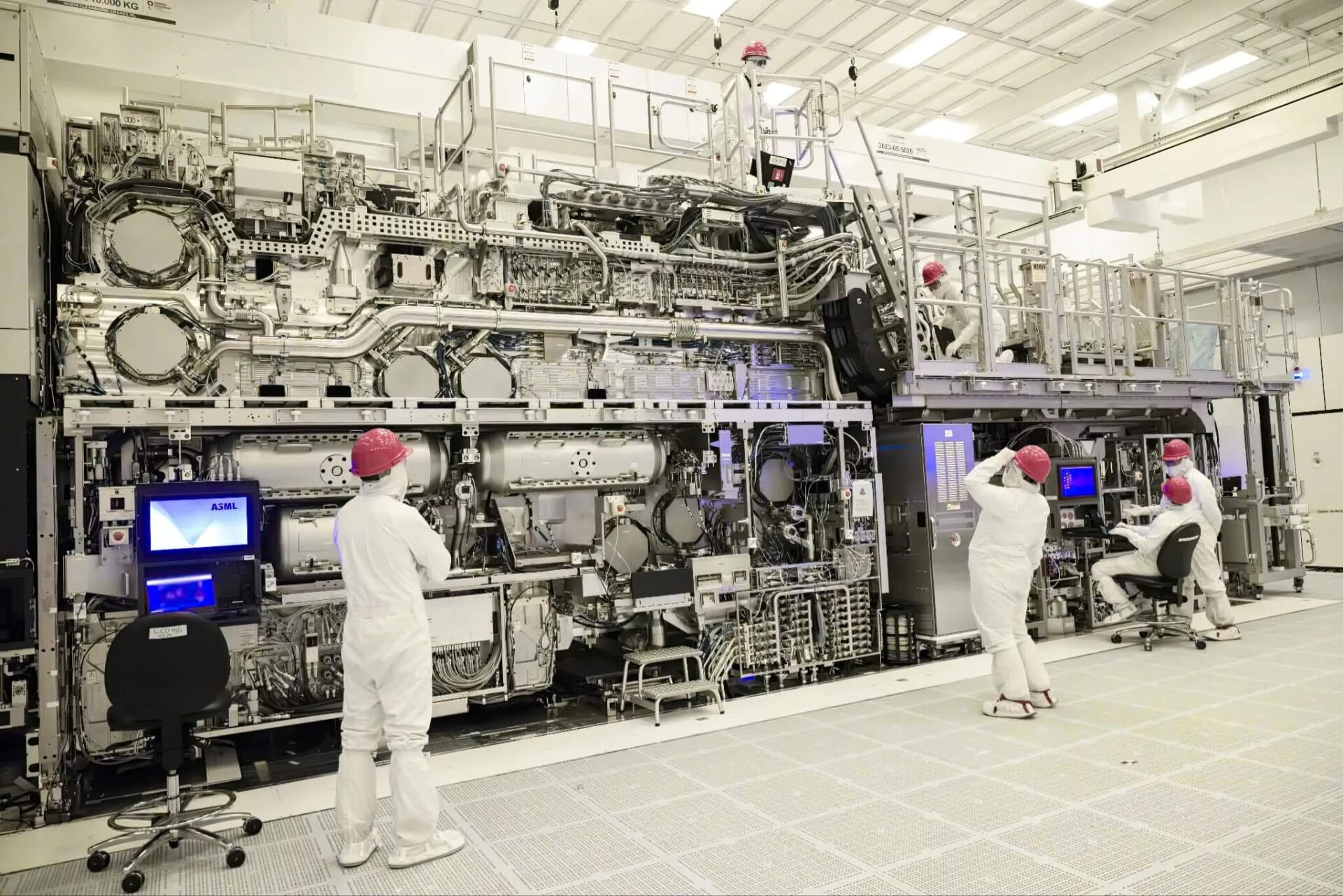 Intel Dat Cuoc Vao May Quang Khac Asml De Gianh Lai Vi Tri Dau Bang Featured Intel Đặt Cược Vào Máy Quang Khắc Asml Để Giành Lại Vị Trí Đầu Bảng